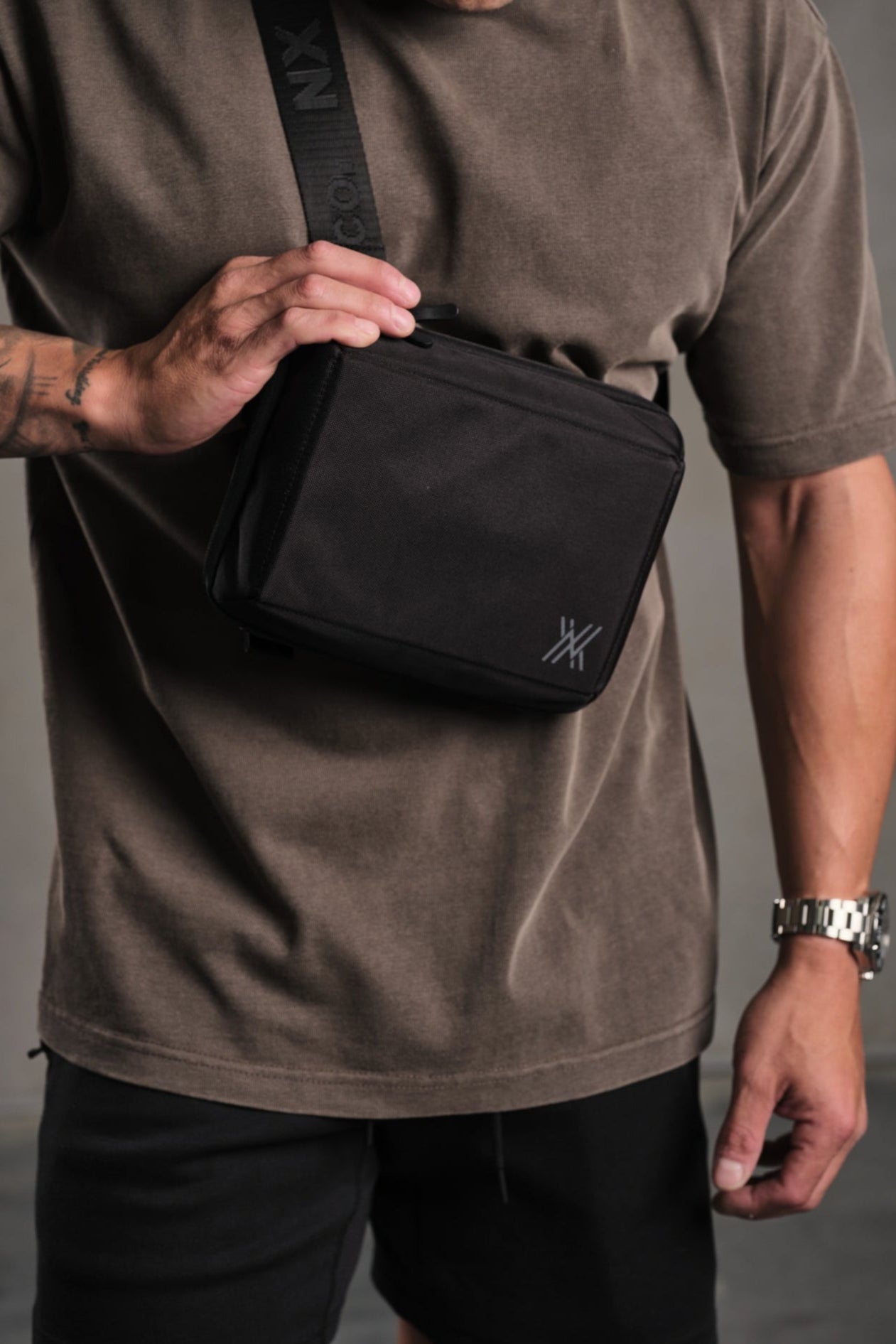 NX.co Essentials Hard Shell Sling