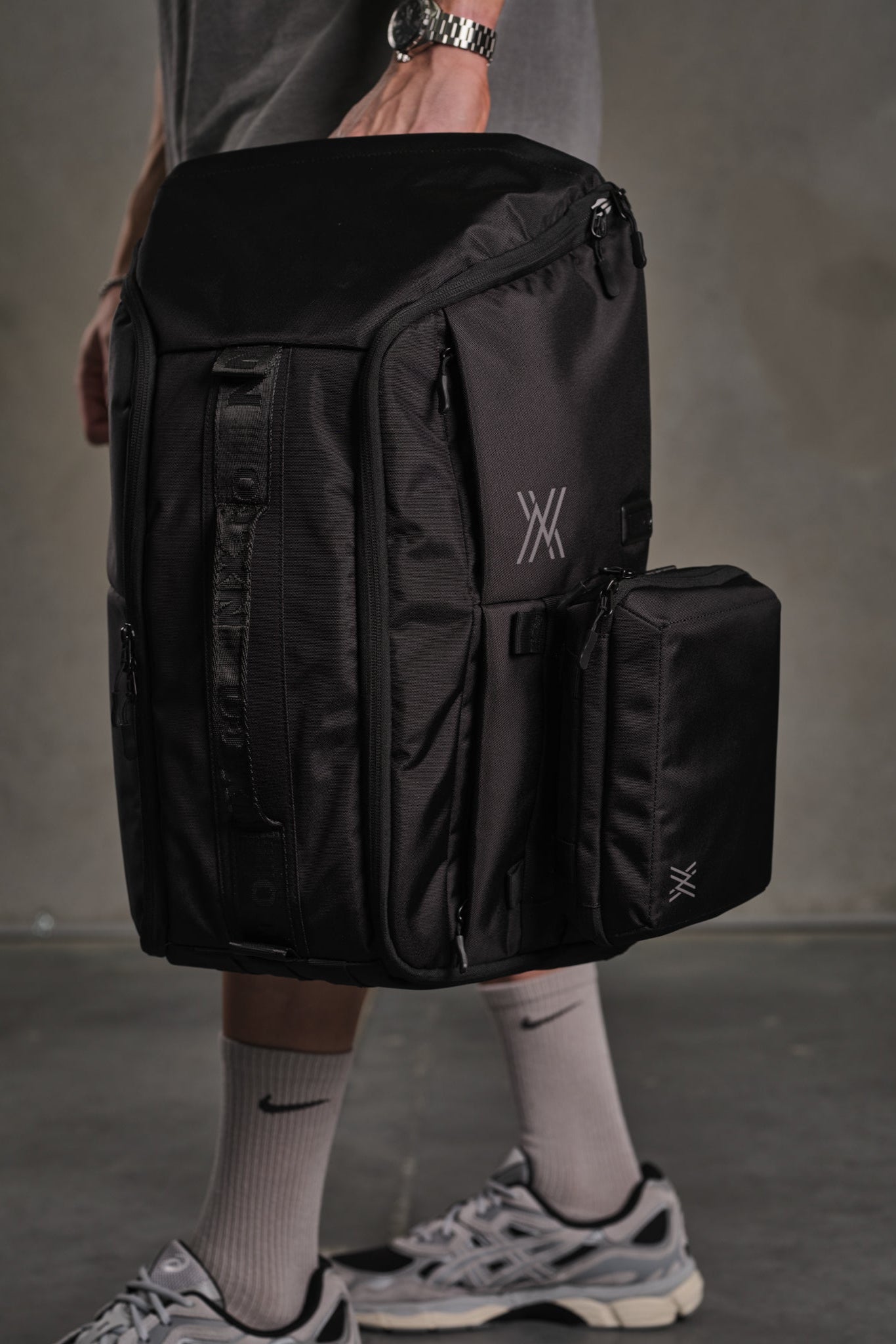 NX.co Essentials Hard Shell Sling