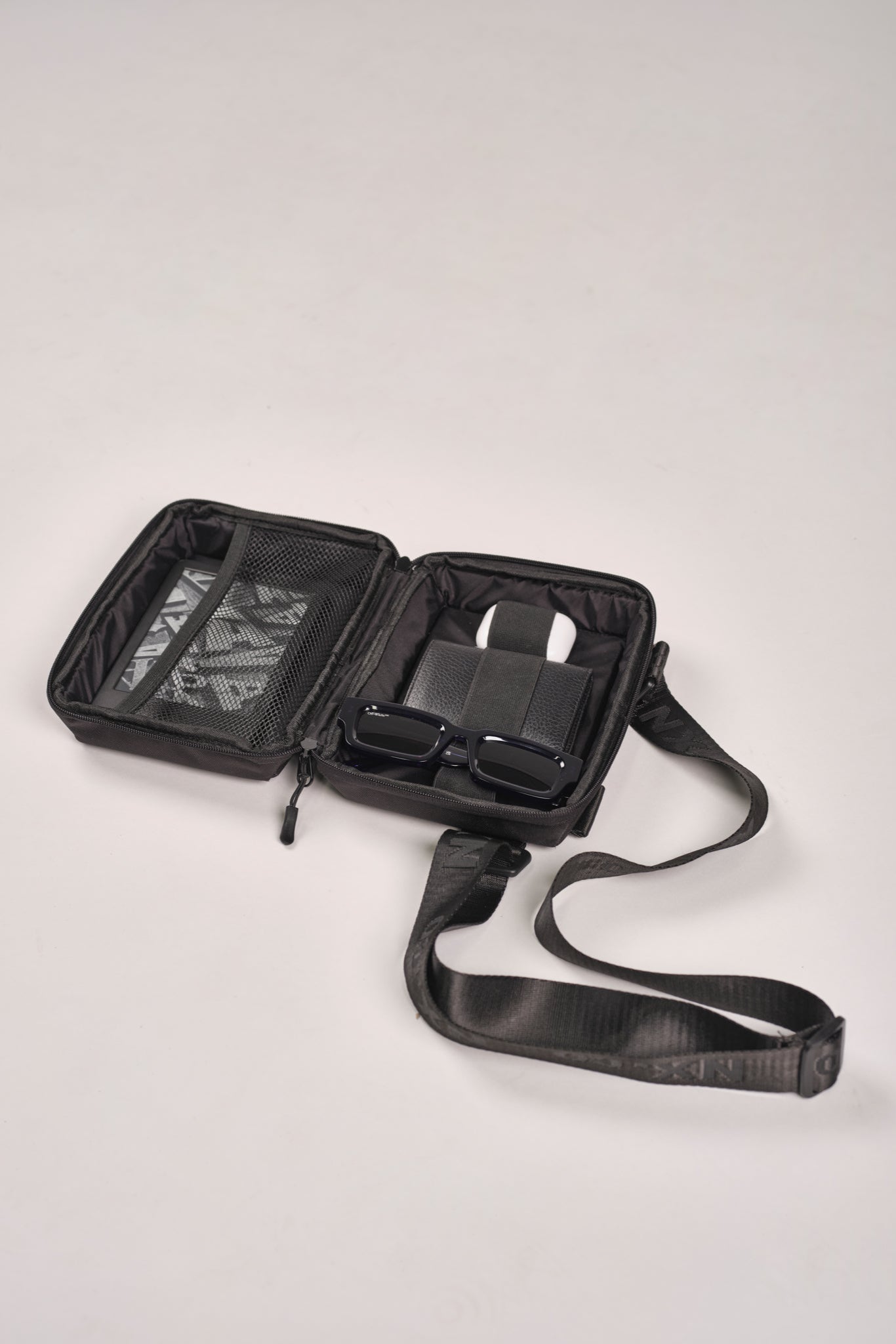NX.co Essentials Hard Shell Sling